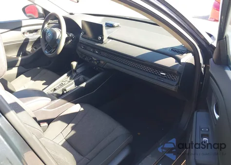 2024 Honda Accord Ex z USA, uszkodzony, nr VIN 1HGCY1F33RA033077